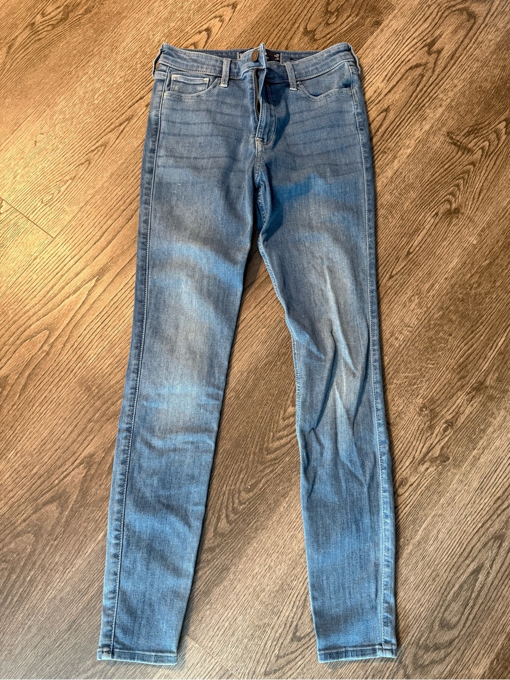 Hollister Women's Skinny Jeans in Medium Blue Wash